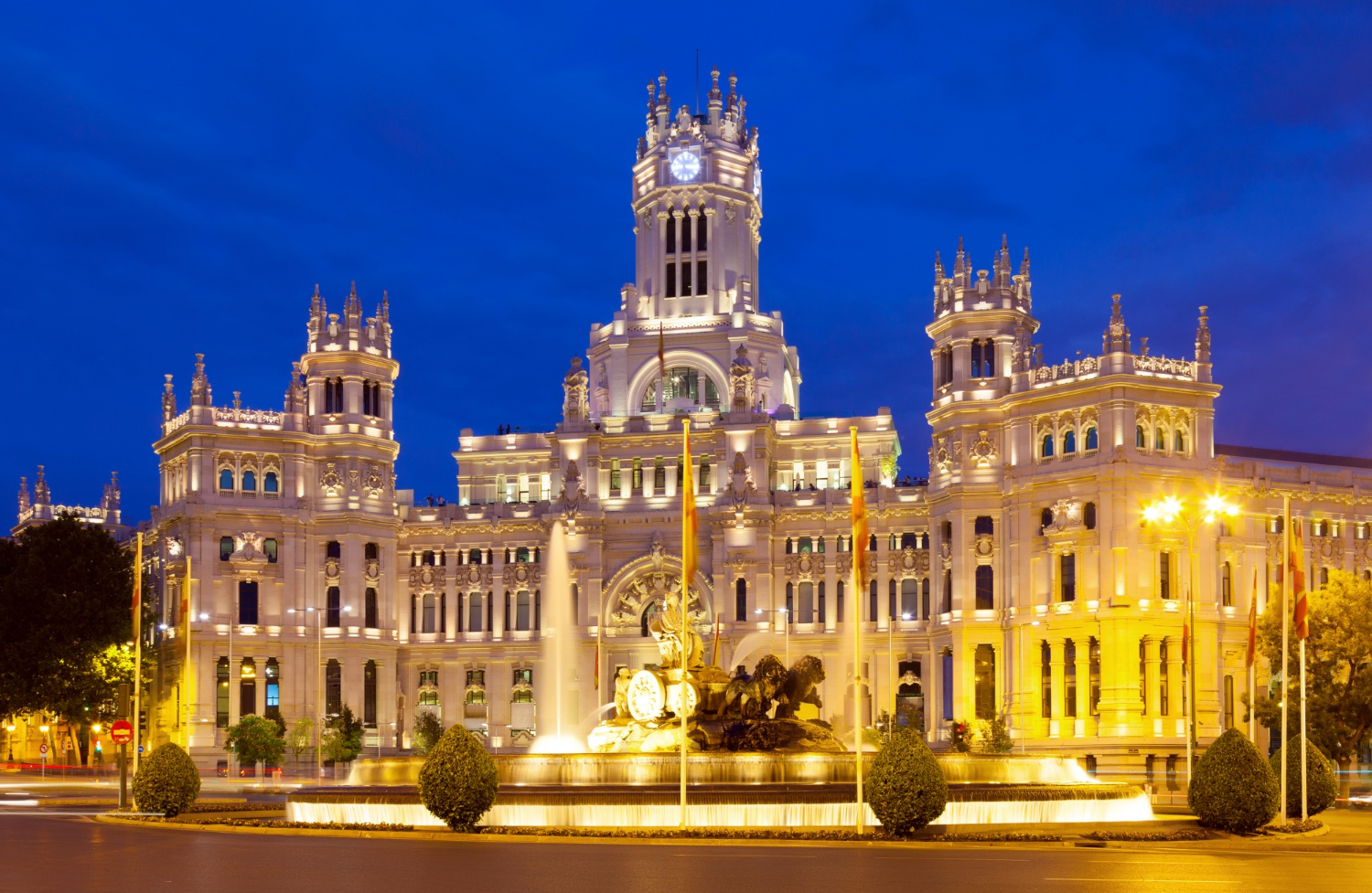 palacio-cibeles-noche-verano-madrid